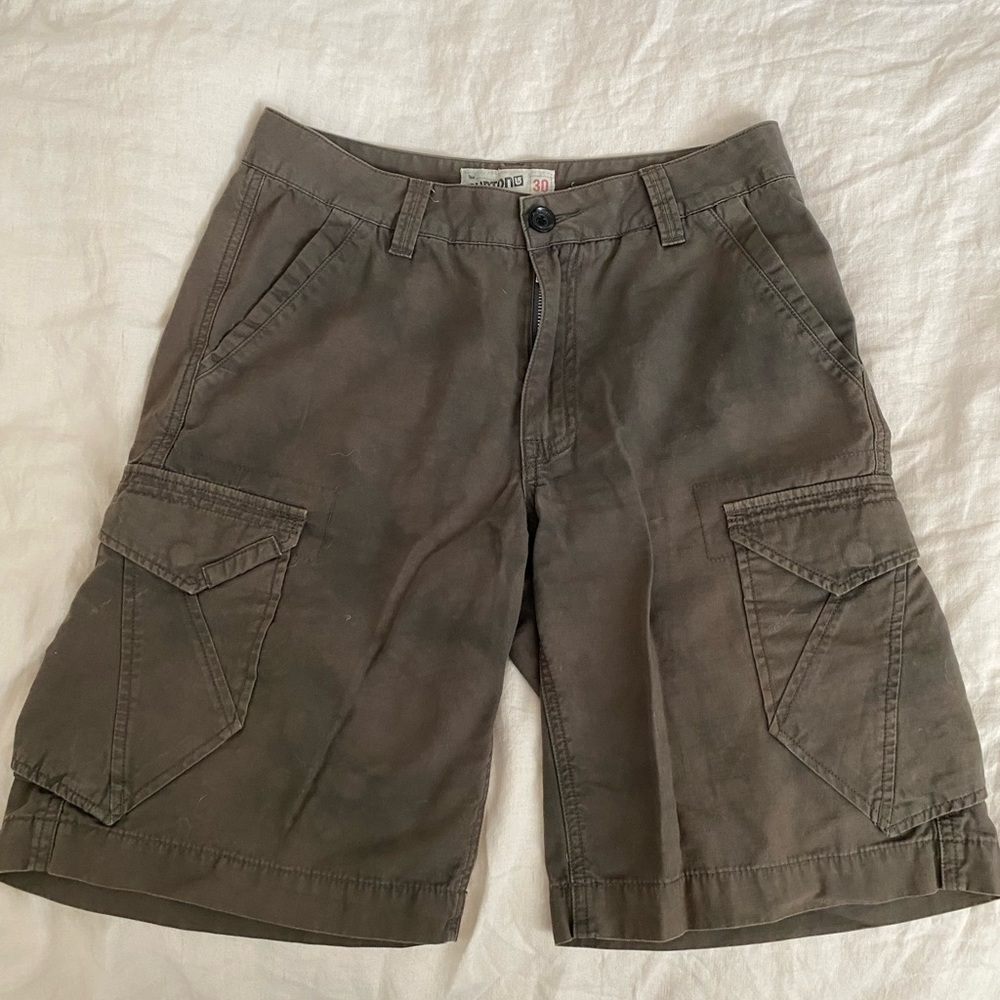 Vintage Burton Jorts size 30 colour in pic is not right they are a army green